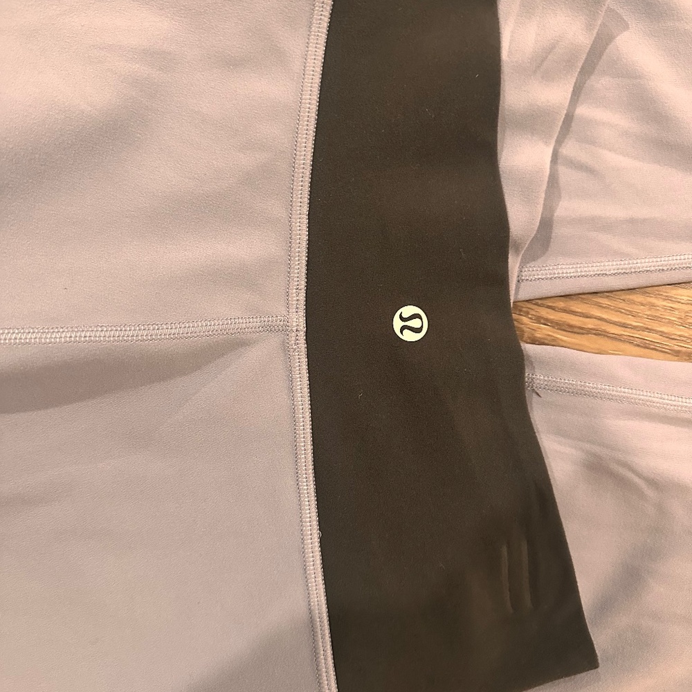 Lululemon Wide legged asymmetrical waist band, sz 4